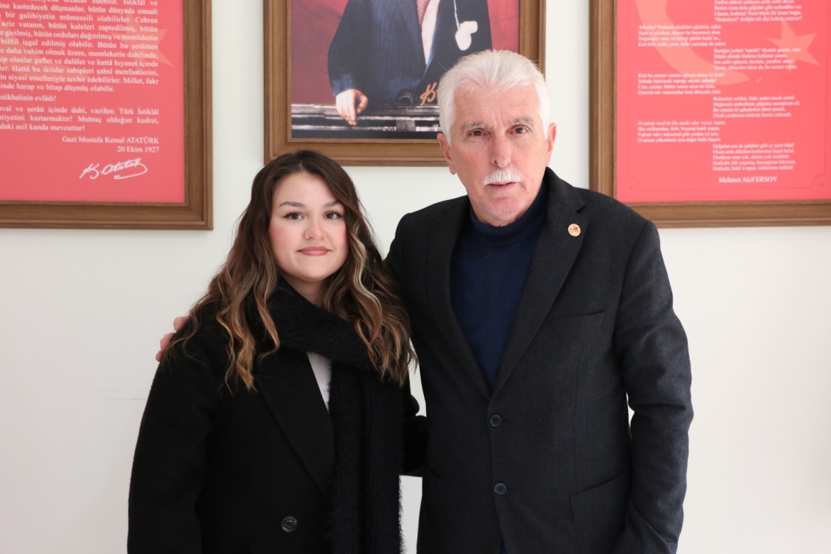 Sağlıkta Birlik ve Beraberlik Sakarya'da sağlık çalışanları ve muhtarlar bir araya geldi! Sve ekibiyle bakarya Muhtarlar Federasyonu Başkanı Erdal Erdem, sağlık çalışanlarının sesine kulak verdi. SASÇED Başkanı Mahmure Çolak'