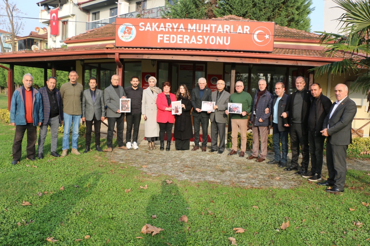 Sağlıkta Birlik ve Beraberlik Sakarya'da sağlık çalışanları ve muhtarlar bir araya geldi! Sve ekibiyle bakarya Muhtarlar Federasyonu Başkanı Erdal Erdem, sağlık çalışanlarının sesine kulak verdi. SASÇED Başkanı Mahmure Çolak'