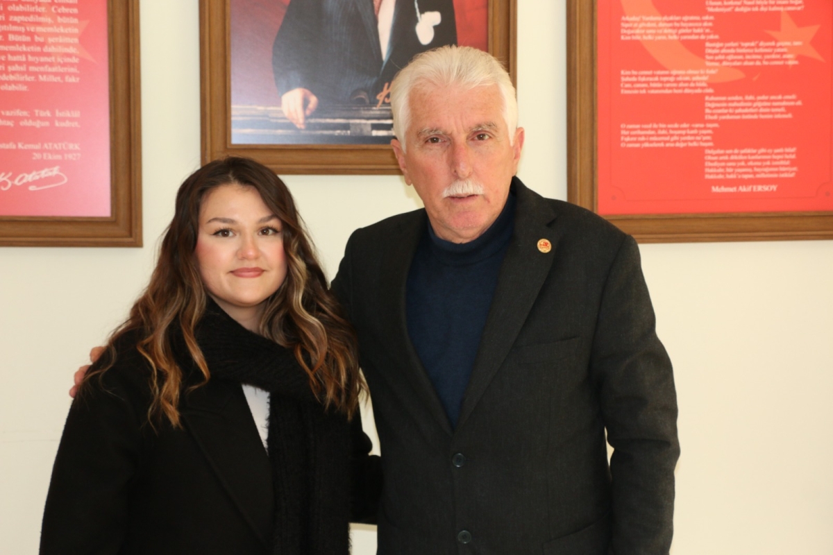 Sağlıkta Birlik ve Beraberlik Sakarya'da sağlık çalışanları ve muhtarlar bir araya geldi! Sve ekibiyle bakarya Muhtarlar Federasyonu Başkanı Erdal Erdem, sağlık çalışanlarının sesine kulak verdi. SASÇED Başkanı Mahmure Çolak'