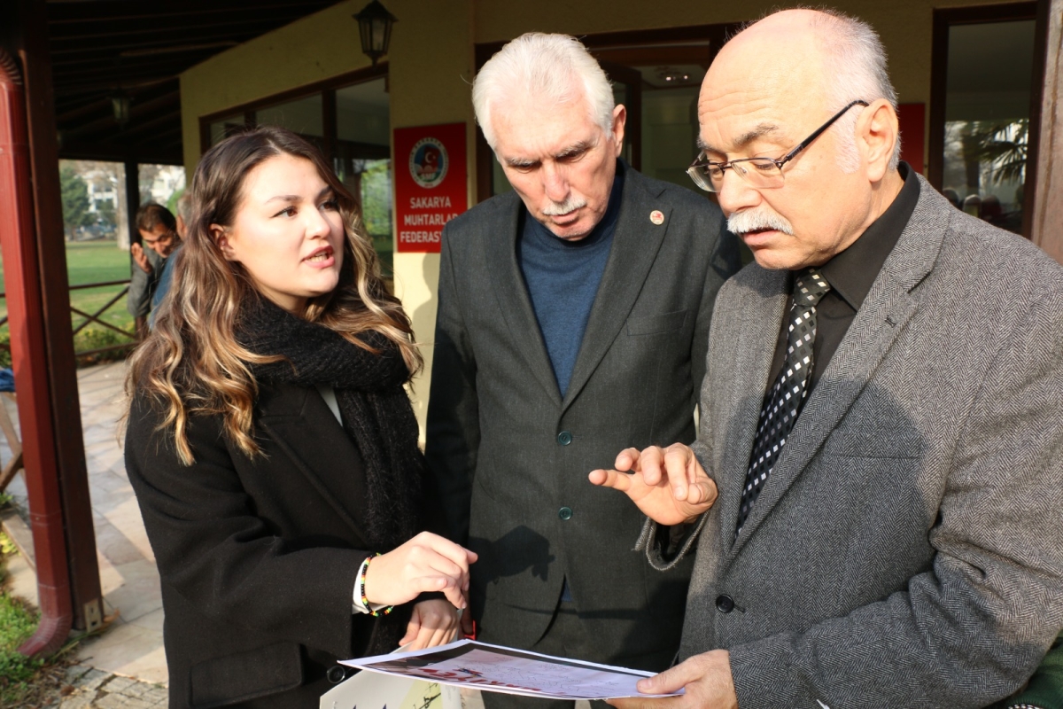Sağlıkta Birlik ve Beraberlik Sakarya'da sağlık çalışanları ve muhtarlar bir araya geldi! Sve ekibiyle bakarya Muhtarlar Federasyonu Başkanı Erdal Erdem, sağlık çalışanlarının sesine kulak verdi. SASÇED Başkanı Mahmure Çolak'
