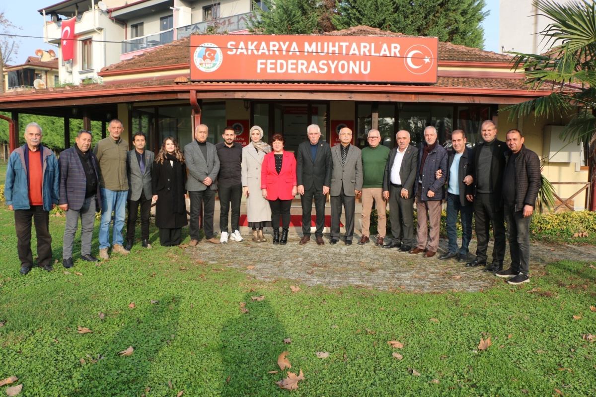Sağlıkta Birlik ve Beraberlik Sakarya'da sağlık çalışanları ve muhtarlar bir araya geldi! Sve ekibiyle bakarya Muhtarlar Federasyonu Başkanı Erdal Erdem, sağlık çalışanlarının sesine kulak verdi. SASÇED Başkanı Mahmure Çolak'