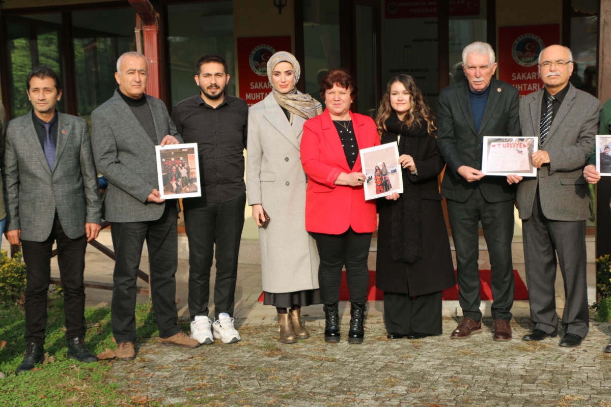 Sağlıkta Birlik ve Beraberlik Sakarya'da sağlık çalışanları ve muhtarlar bir araya geldi! Sve ekibiyle bakarya Muhtarlar Federasyonu Başkanı Erdal Erdem, sağlık çalışanlarının sesine kulak verdi. SASÇED Başkanı Mahmure Çolak'