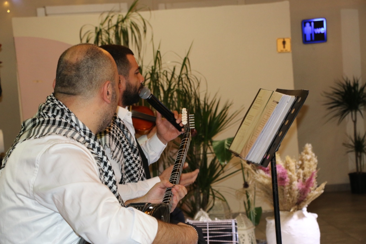 Gaziantepliler Dernek Başkanı Mehmet Durak’tan Efsane Urfa Sıra Gecesi Programı Gaziantepli Murat Çelik katılarak Sildim Şarkısı, halaylar eşliğinde muhteşem konser havasında geçti