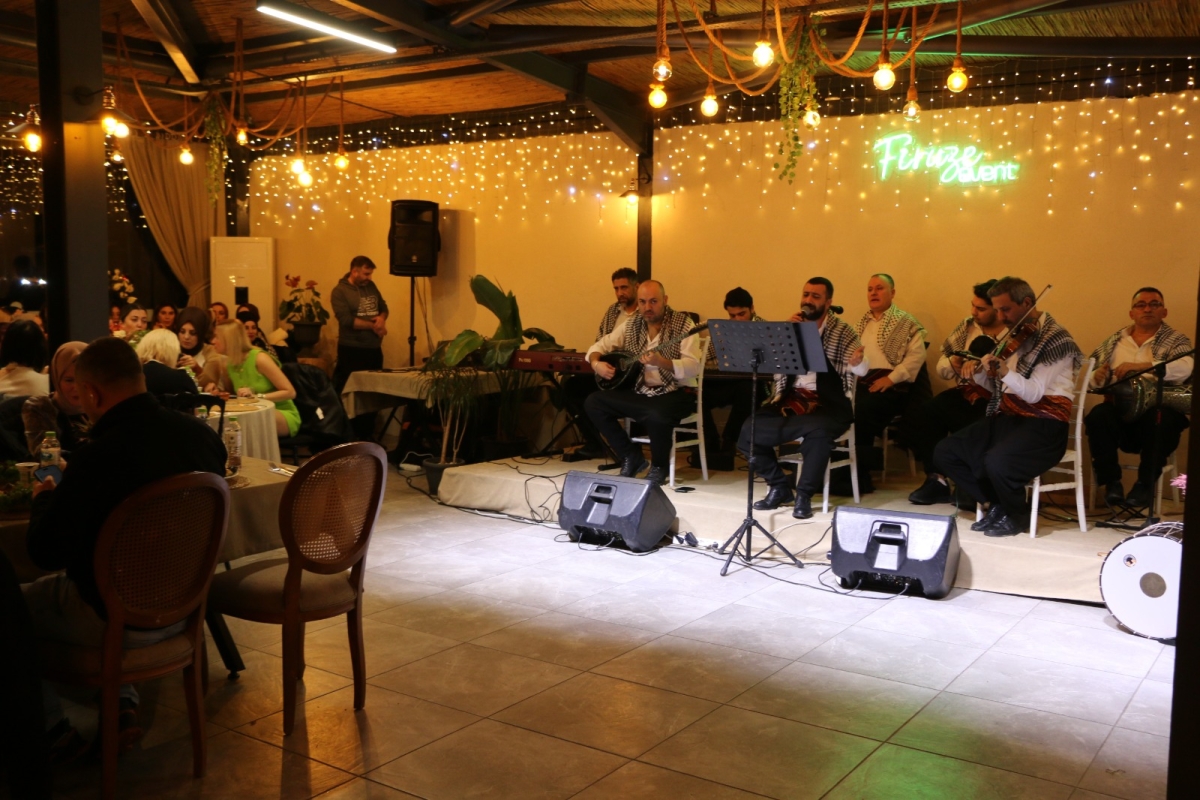 Gaziantepliler Dernek Başkanı Mehmet Durak’tan Efsane Urfa Sıra Gecesi Programı Gaziantepli Murat Çelik katılarak Sildim Şarkısı, halaylar eşliğinde muhteşem konser havasında geçti