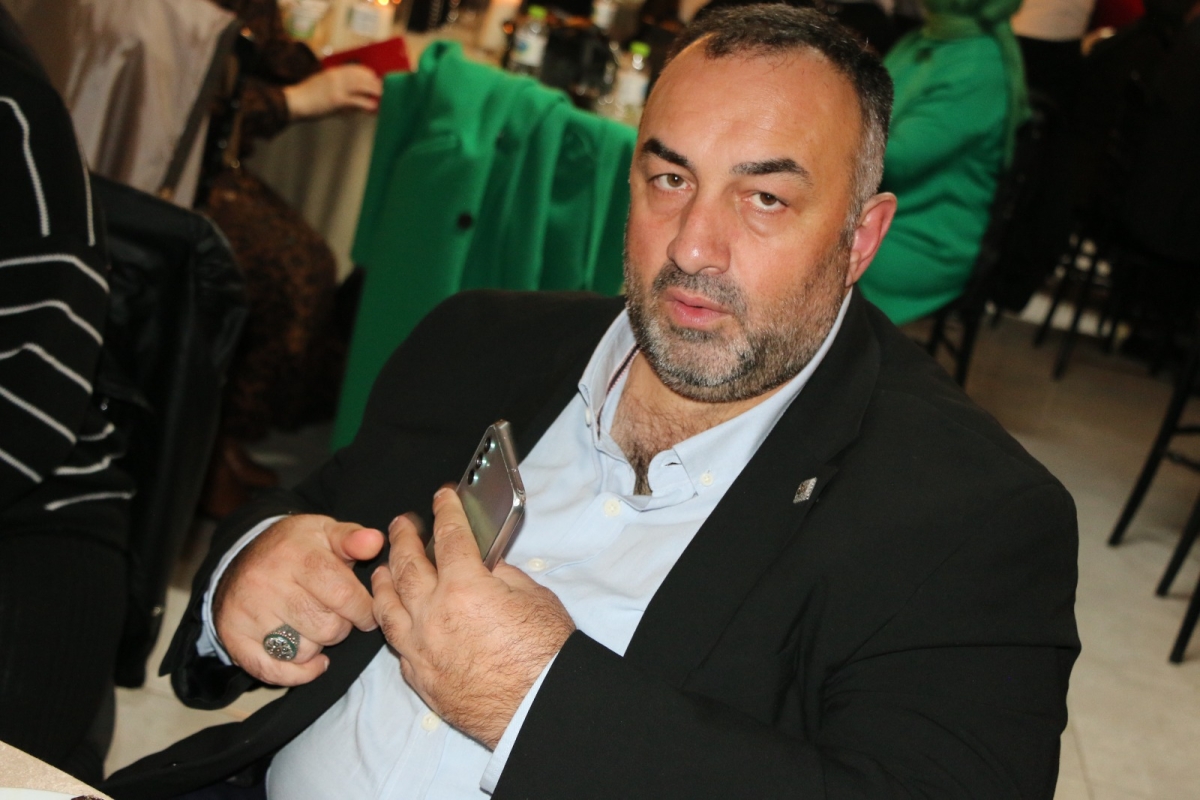 Gaziantepliler Dernek Başkanı Mehmet Durak’tan Efsane Urfa Sıra Gecesi Programı Gaziantepli Murat Çelik katılarak Sildim Şarkısı, halaylar eşliğinde muhteşem konser havasında geçti