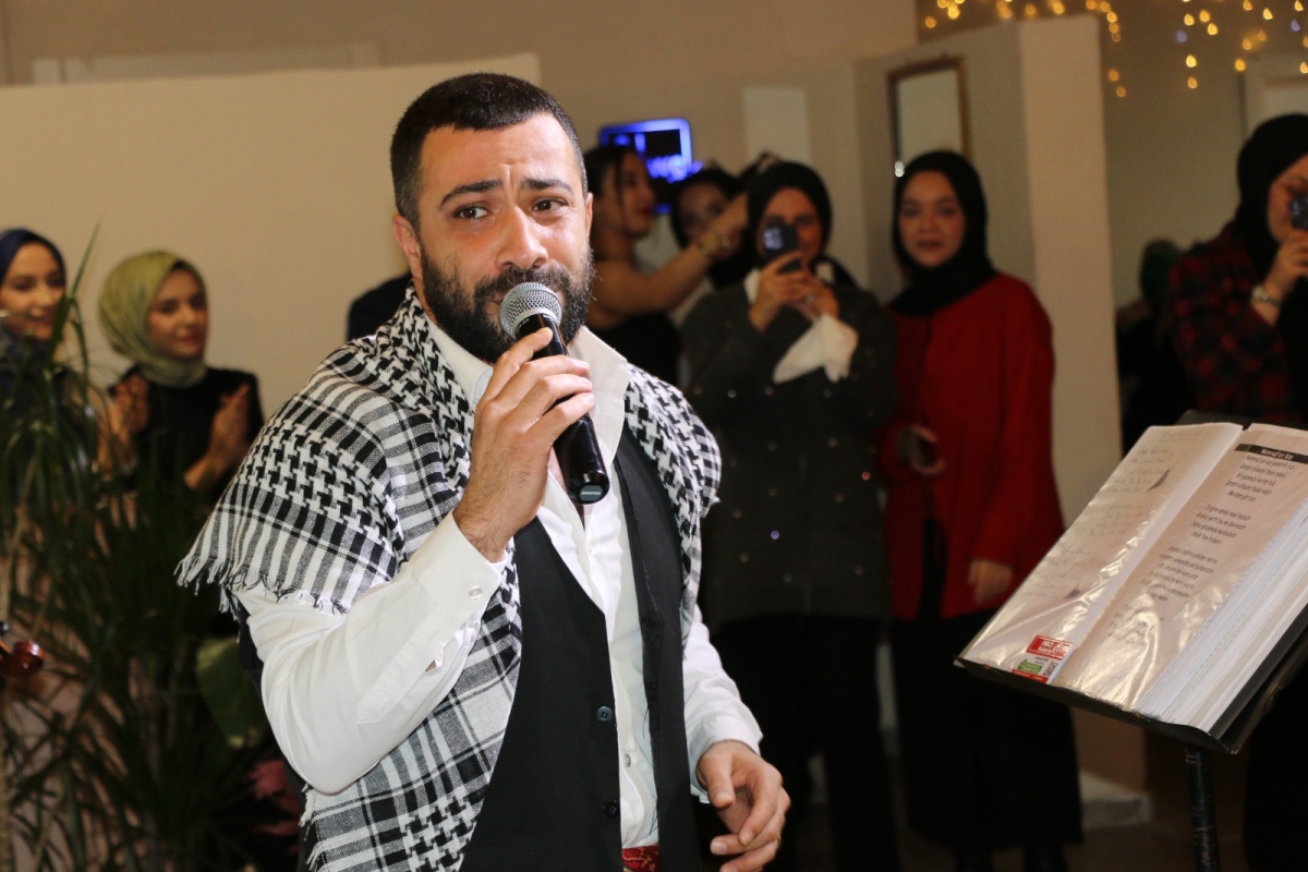 Gaziantepliler Dernek Başkanı Mehmet Durak’tan Efsane Urfa Sıra Gecesi Programı Gaziantepli Murat Çelik katılarak Sildim Şarkısı, halaylar eşliğinde muhteşem konser havasında geçti