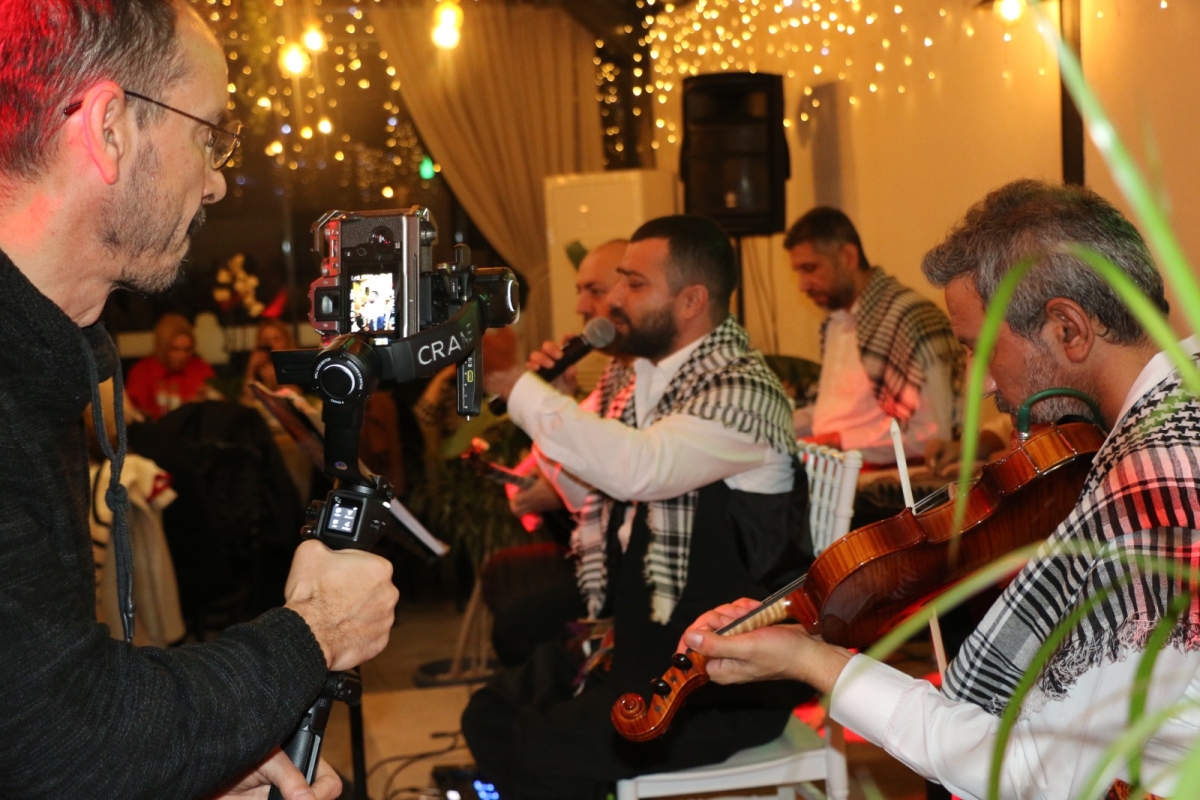 Gaziantepliler Dernek Başkanı Mehmet Durak’tan Efsane Urfa Sıra Gecesi Programı Gaziantepli Murat Çelik katılarak Sildim Şarkısı, halaylar eşliğinde muhteşem konser havasında geçti