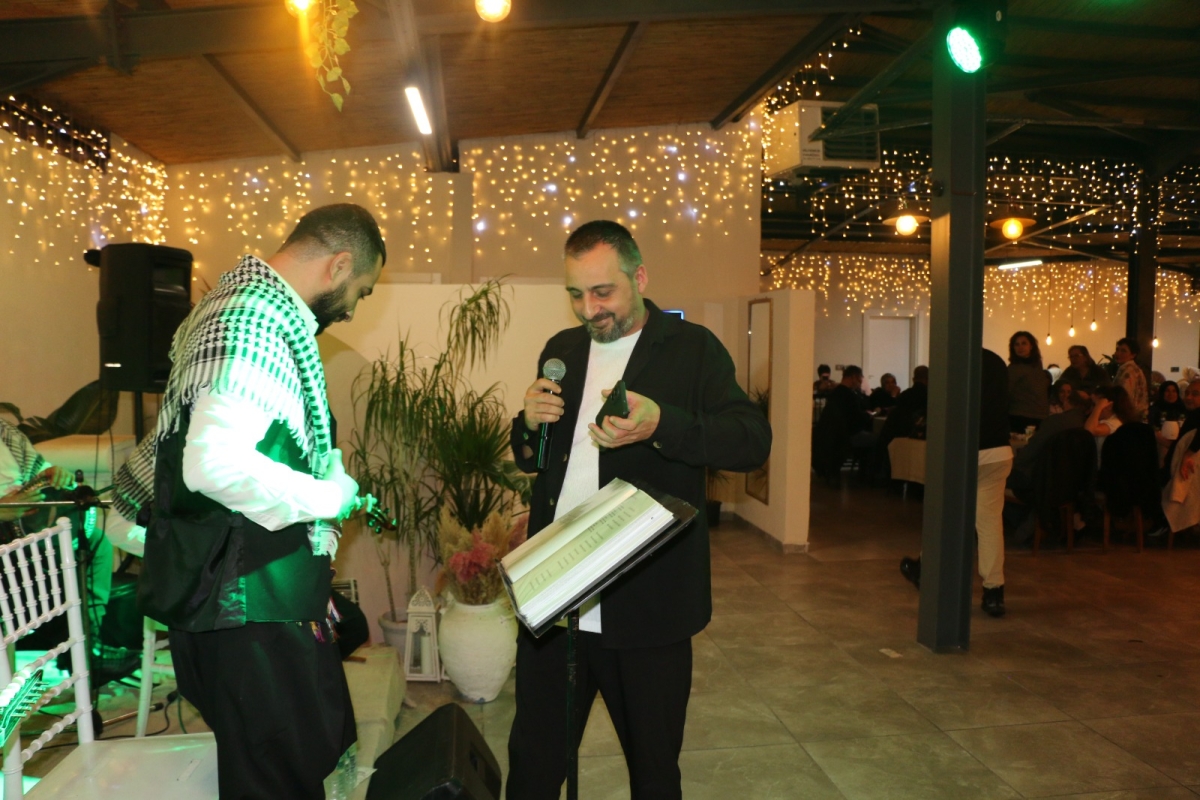 Gaziantepliler Dernek Başkanı Mehmet Durak’tan Efsane Urfa Sıra Gecesi Programı Gaziantepli Murat Çelik katılarak Sildim Şarkısı, halaylar eşliğinde muhteşem konser havasında geçti