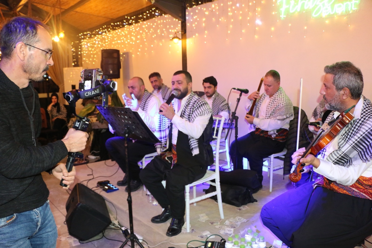 Gaziantepliler Dernek Başkanı Mehmet Durak’tan Efsane Urfa Sıra Gecesi Programı Gaziantepli Murat Çelik katılarak Sildim Şarkısı, halaylar eşliğinde muhteşem konser havasında geçti