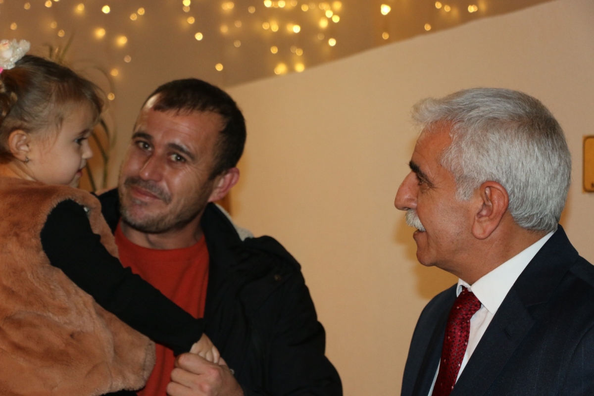 Gaziantepliler Dernek Başkanı Mehmet Durak’tan Efsane Urfa Sıra Gecesi Programı Gaziantepli Murat Çelik katılarak Sildim Şarkısı, halaylar eşliğinde muhteşem konser havasında geçti