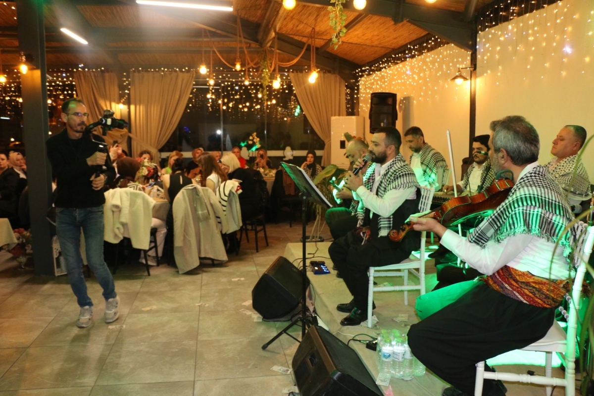 Gaziantepliler Dernek Başkanı Mehmet Durak’tan Efsane Urfa Sıra Gecesi Programı Gaziantepli Murat Çelik katılarak Sildim Şarkısı, halaylar eşliğinde muhteşem konser havasında geçti