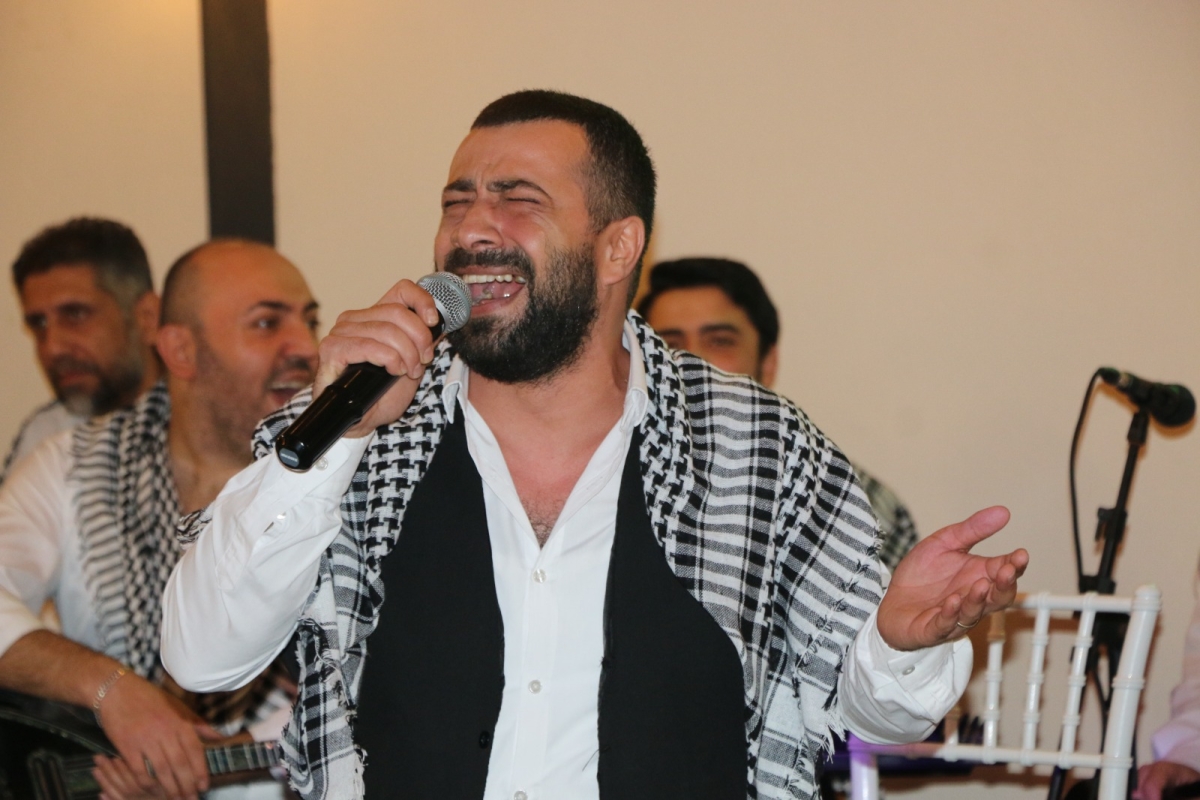 Gaziantepliler Dernek Başkanı Mehmet Durak’tan Efsane Urfa Sıra Gecesi Programı Gaziantepli Murat Çelik katılarak Sildim Şarkısı, halaylar eşliğinde muhteşem konser havasında geçti