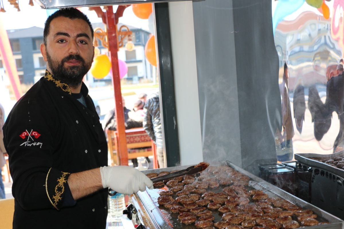 Barış'ın Yeri'nde Lezzet Şöleni Başladı! ( İŞTE GÜNÜN ÖNE ÇIKAN FOTOĞRAF KARELERİ )