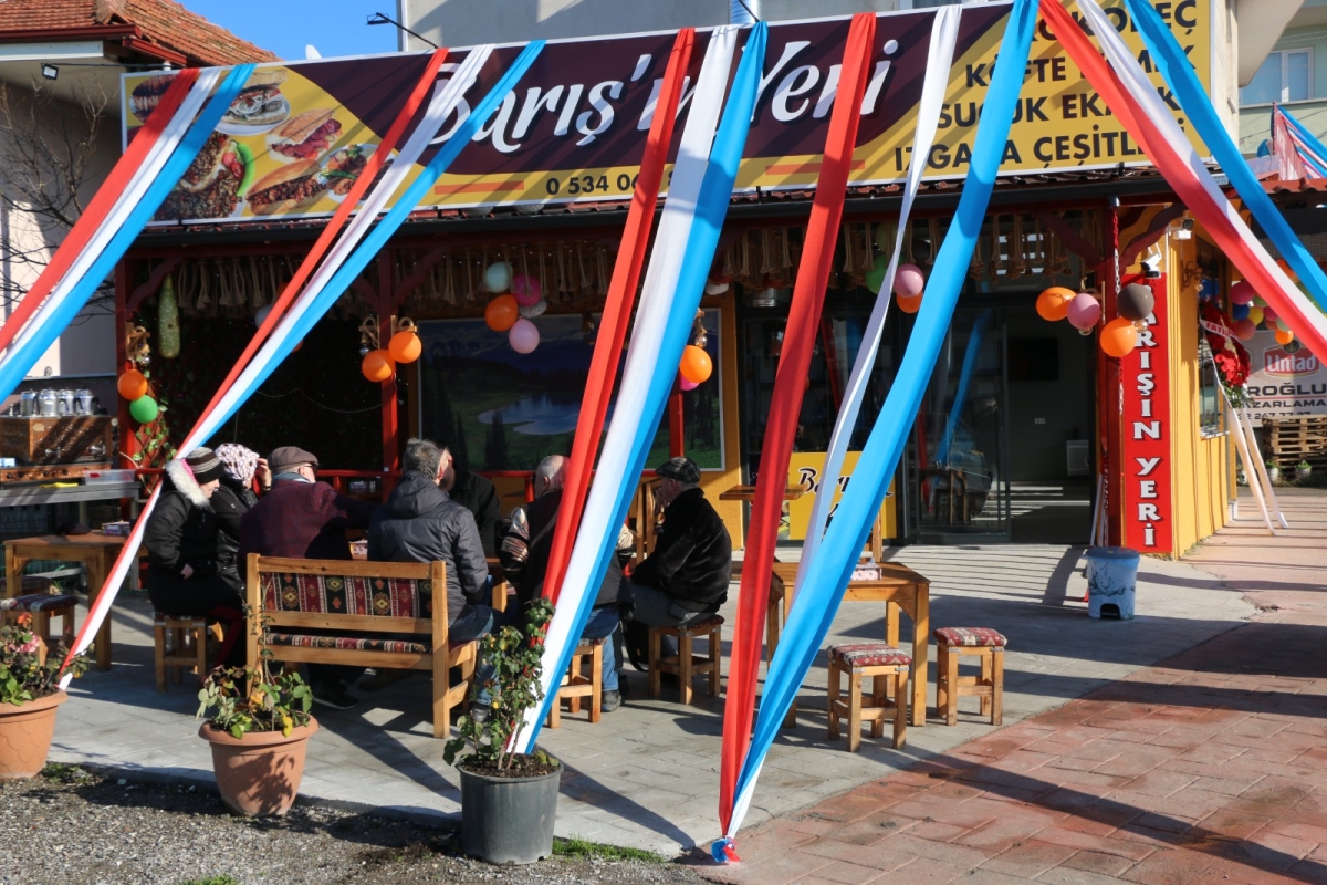 Barış'ın Yeri'nde Lezzet Şöleni Başladı! ( İŞTE GÜNÜN ÖNE ÇIKAN FOTOĞRAF KARELERİ )