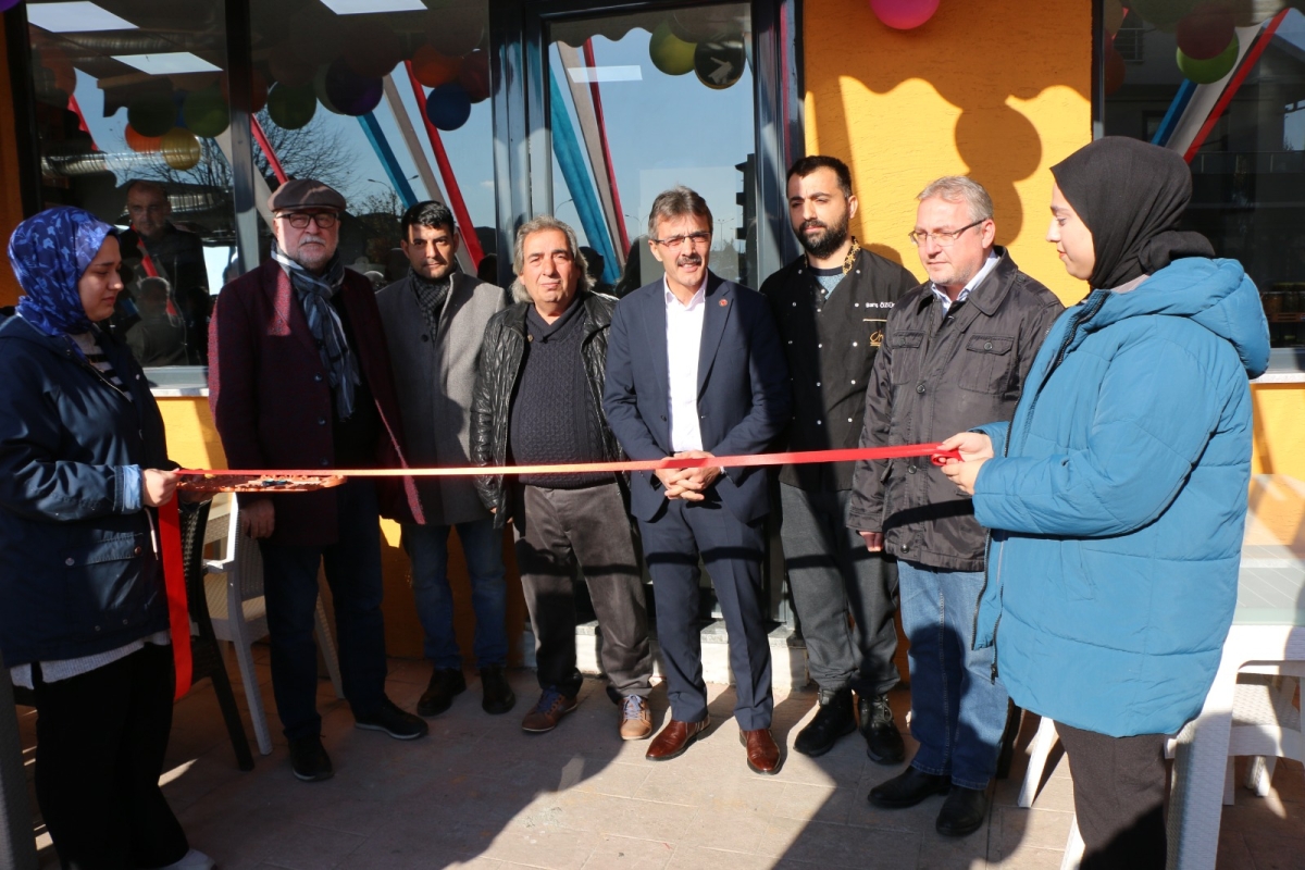 Barış'ın Yeri'nde Lezzet Şöleni Başladı! ( İŞTE GÜNÜN ÖNE ÇIKAN FOTOĞRAF KARELERİ )