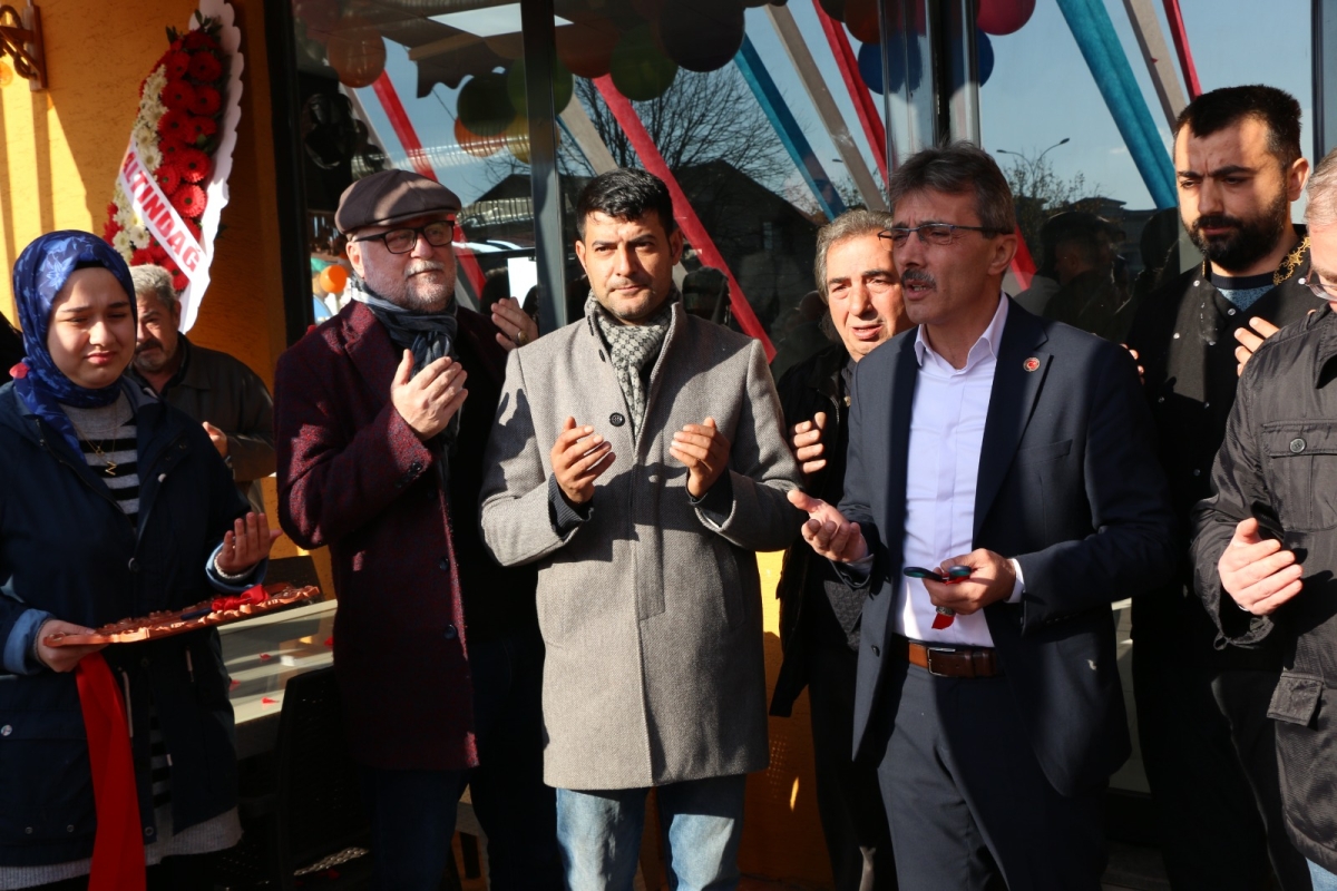 Barış'ın Yeri'nde Lezzet Şöleni Başladı! ( İŞTE GÜNÜN ÖNE ÇIKAN FOTOĞRAF KARELERİ )