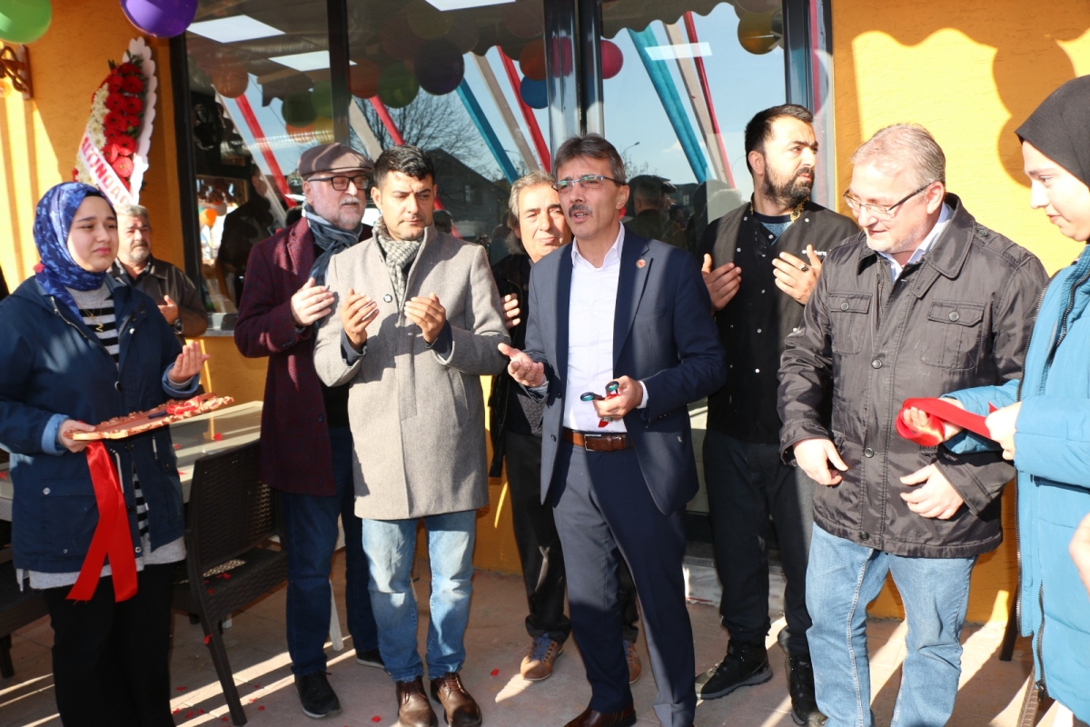 Barış'ın Yeri'nde Lezzet Şöleni Başladı! ( İŞTE GÜNÜN ÖNE ÇIKAN FOTOĞRAF KARELERİ )