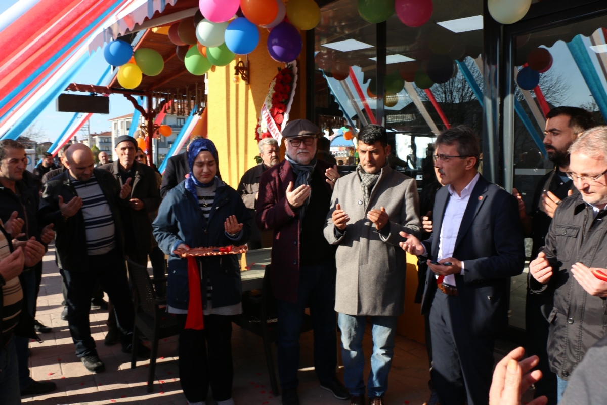 Barış'ın Yeri'nde Lezzet Şöleni Başladı! ( İŞTE GÜNÜN ÖNE ÇIKAN FOTOĞRAF KARELERİ )