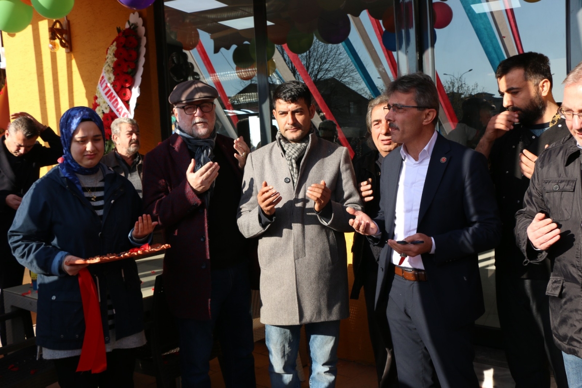 Barış'ın Yeri'nde Lezzet Şöleni Başladı! ( İŞTE GÜNÜN ÖNE ÇIKAN FOTOĞRAF KARELERİ )