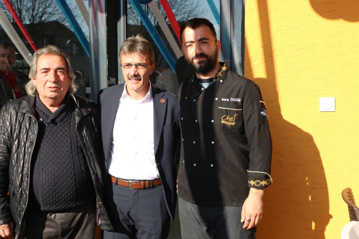 Barış'ın Yeri'nde Lezzet Şöleni Başladı! ( İŞTE GÜNÜN ÖNE ÇIKAN FOTOĞRAF KARELERİ )