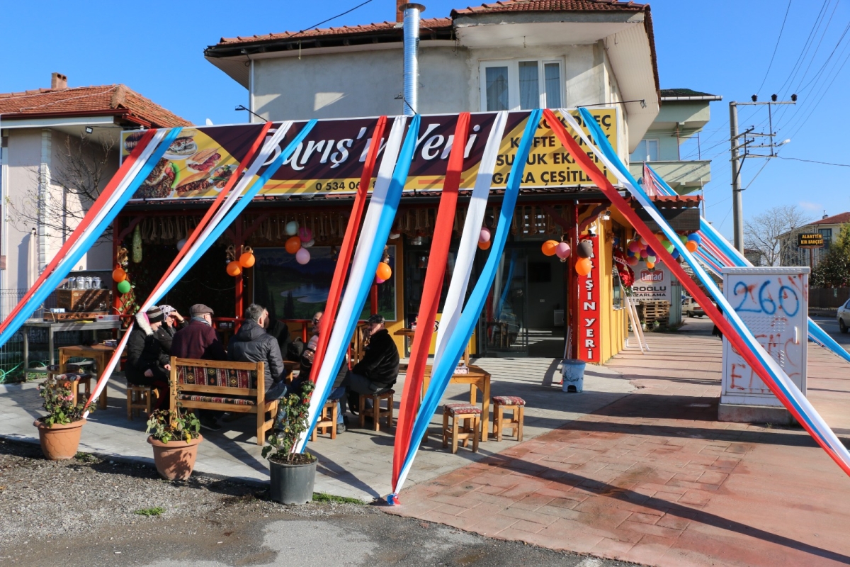 Barış'ın Yeri'nde Lezzet Şöleni Başladı! ( İŞTE GÜNÜN ÖNE ÇIKAN FOTOĞRAF KARELERİ )