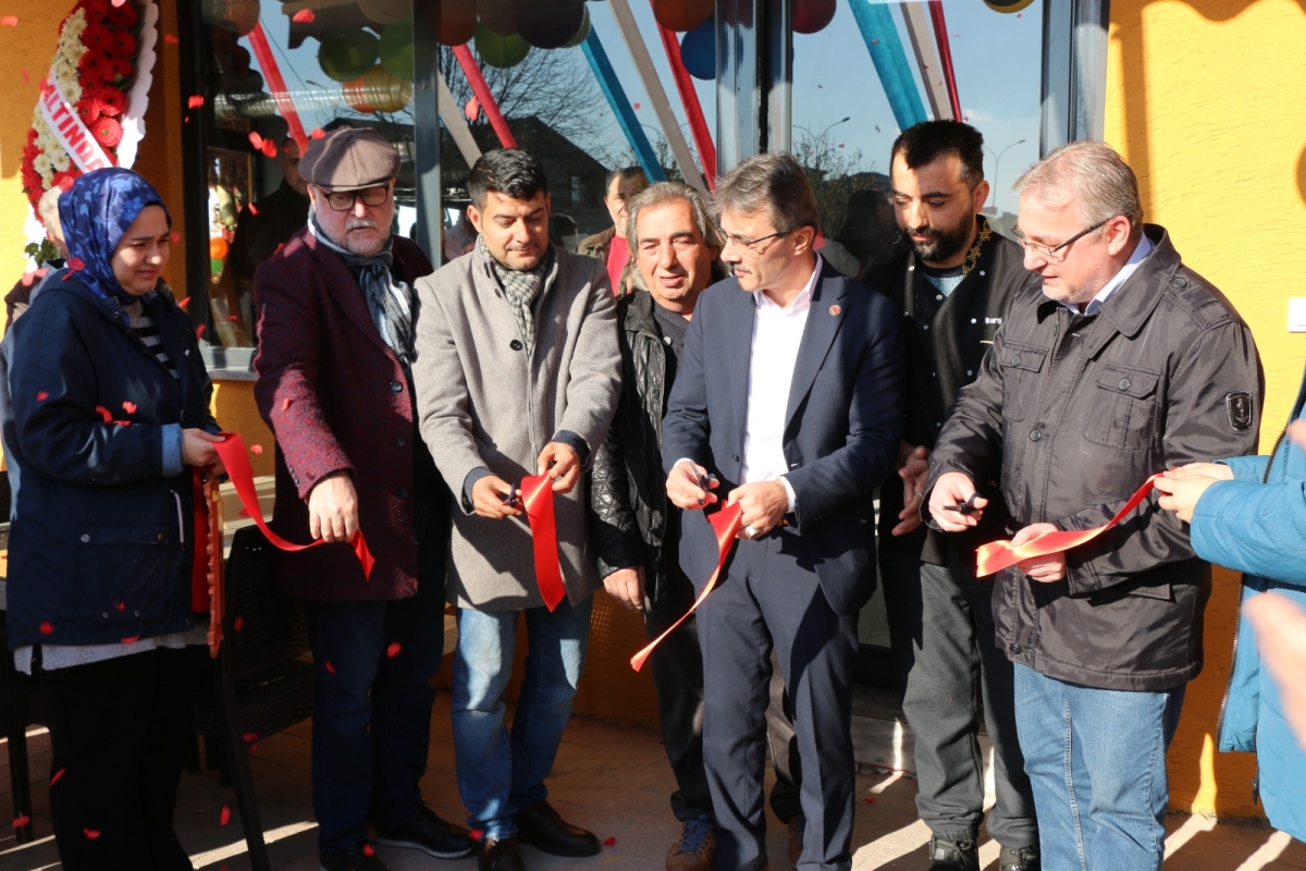 Barış'ın Yeri'nde Lezzet Şöleni Başladı! ( İŞTE GÜNÜN ÖNE ÇIKAN FOTOĞRAF KARELERİ )