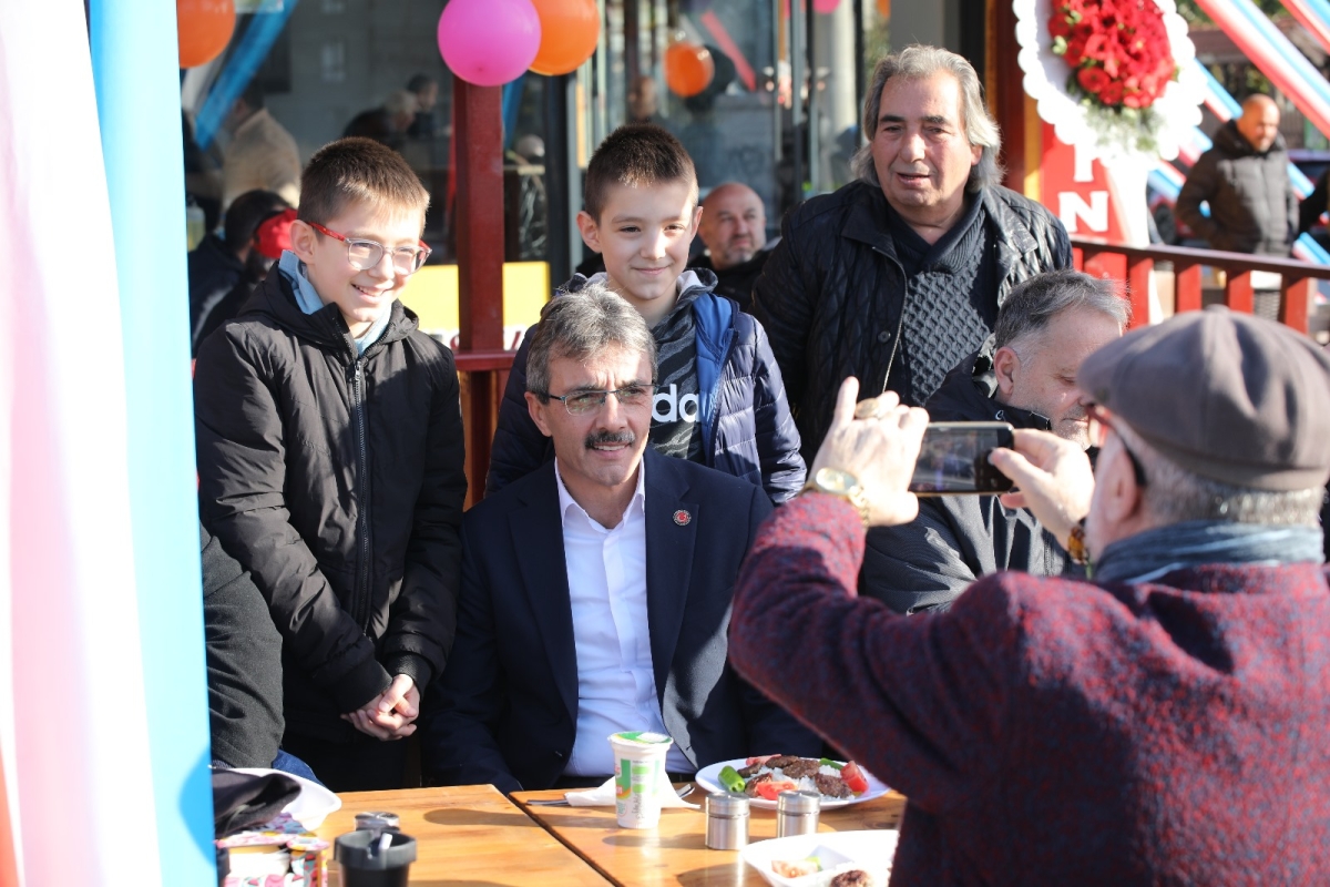 Barış'ın Yeri'nde Lezzet Şöleni Başladı! ( İŞTE GÜNÜN ÖNE ÇIKAN FOTOĞRAF KARELERİ )
