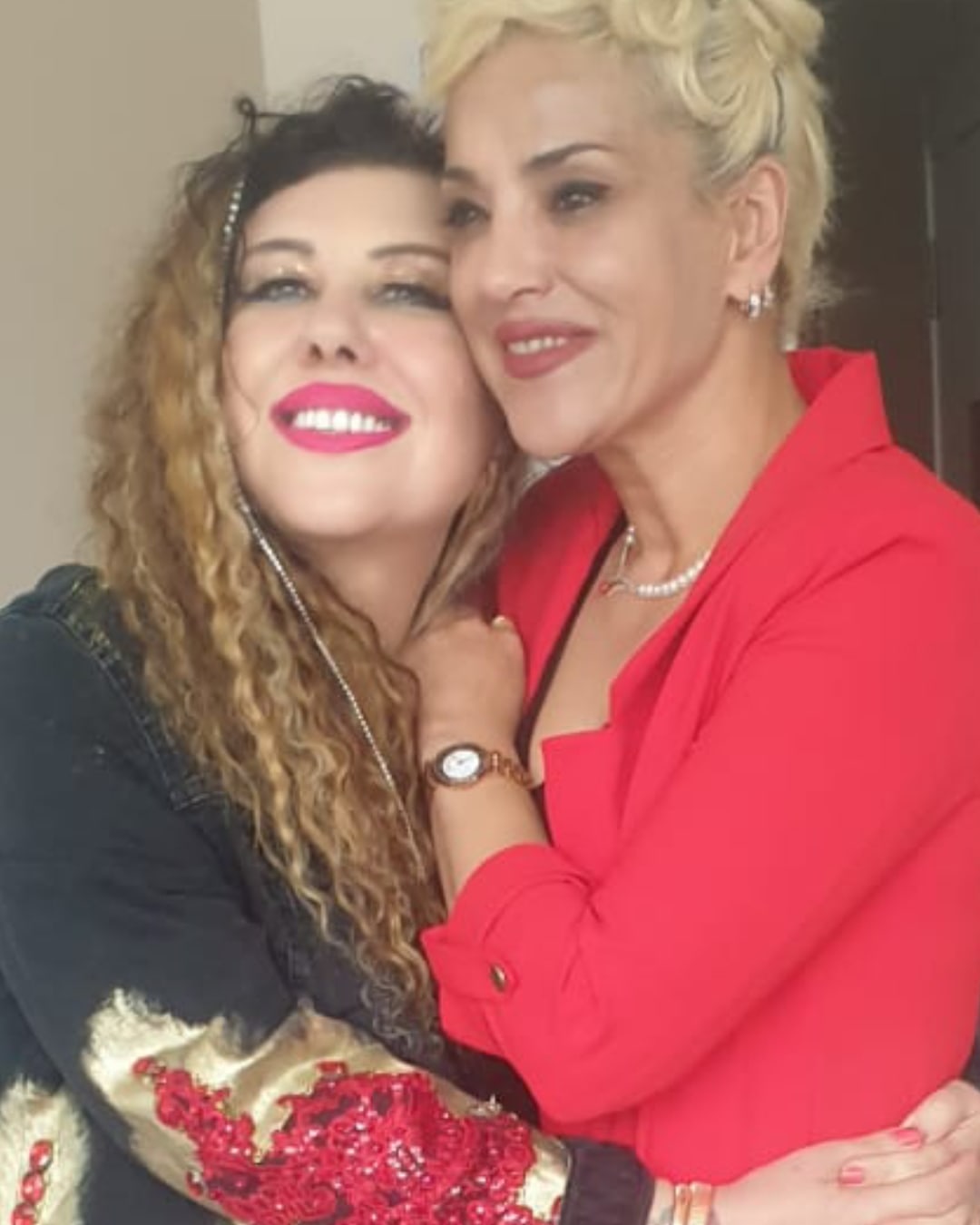 Gazeteci Yazar Selhan Özdemir Kimdir? Sanatın ve Duyguların Renkli Dünyasında Bir Yolculuk ( YILLARIN ÖNE ÇIKAN UNUTULMAZ FOTOĞRAF KERELERİ )