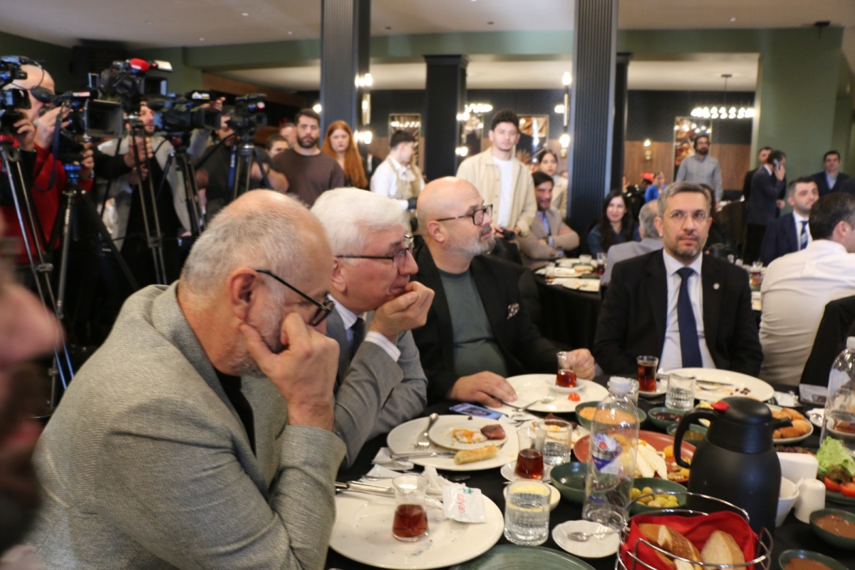Sakarya'da Birlik ve Beraberlik Mesajı: İktidar ve Sivil Toplum Bir Araya Gelerek 10 Ocak Çalışan Gazeteciler Günü Kutlandı (İŞTE GÜNÜN ÖNE ÇIKAN FOTOĞRAF KARELERİ )