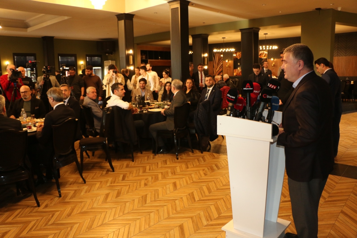 Sakarya'da Birlik ve Beraberlik Mesajı: İktidar ve Sivil Toplum Bir Araya Gelerek 10 Ocak Çalışan Gazeteciler Günü Kutlandı (İŞTE GÜNÜN ÖNE ÇIKAN FOTOĞRAF KARELERİ )