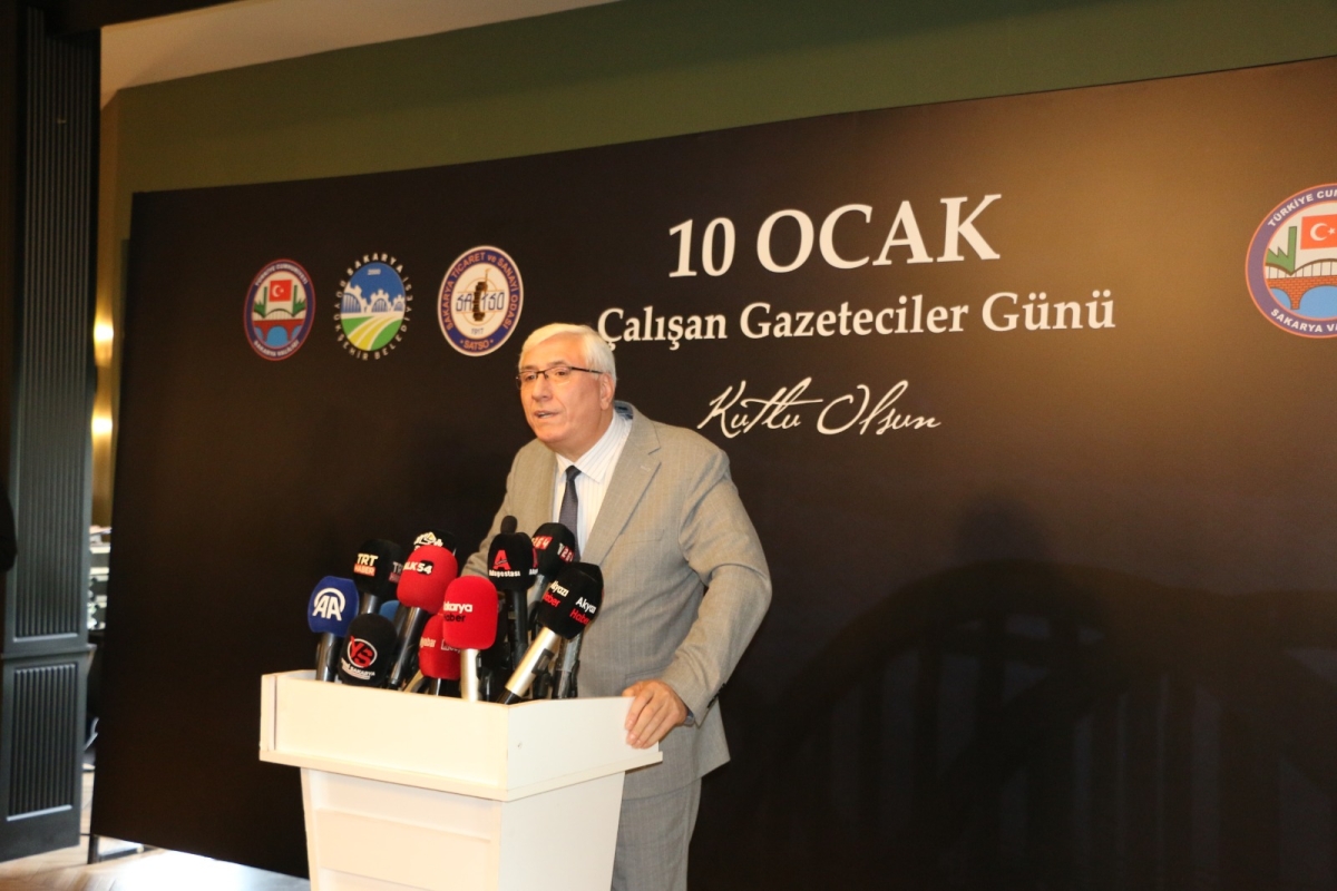 Sakarya'da Birlik ve Beraberlik Mesajı: İktidar ve Sivil Toplum Bir Araya Gelerek 10 Ocak Çalışan Gazeteciler Günü Kutlandı (İŞTE GÜNÜN ÖNE ÇIKAN FOTOĞRAF KARELERİ )