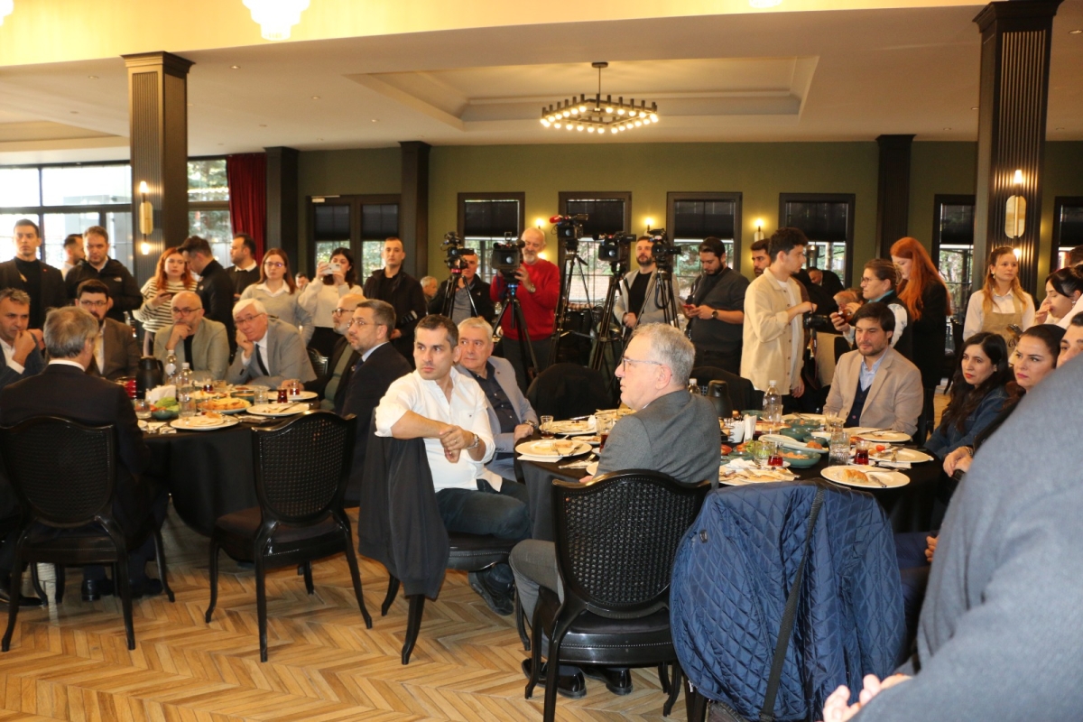 Sakarya'da Birlik ve Beraberlik Mesajı: İktidar ve Sivil Toplum Bir Araya Gelerek 10 Ocak Çalışan Gazeteciler Günü Kutlandı (İŞTE GÜNÜN ÖNE ÇIKAN FOTOĞRAF KARELERİ )