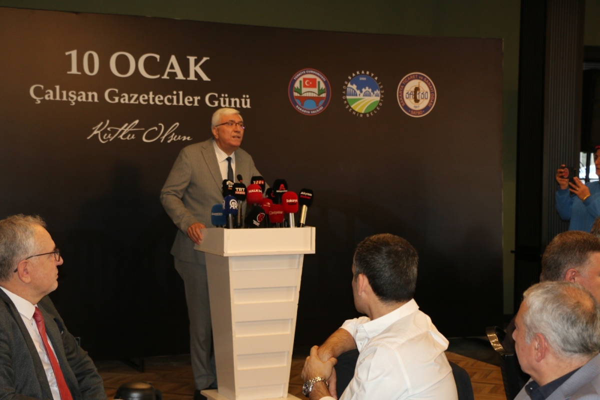 Sakarya'da Birlik ve Beraberlik Mesajı: İktidar ve Sivil Toplum Bir Araya Gelerek 10 Ocak Çalışan Gazeteciler Günü Kutlandı (İŞTE GÜNÜN ÖNE ÇIKAN FOTOĞRAF KARELERİ )