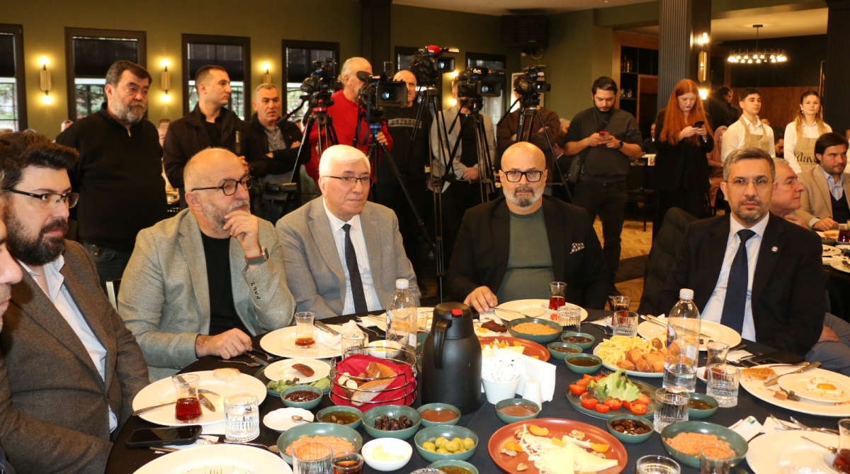 Sakarya'da Birlik ve Beraberlik Mesajı: İktidar ve Sivil Toplum Bir Araya Gelerek 10 Ocak Çalışan Gazeteciler Günü Kutlandı (İŞTE GÜNÜN ÖNE ÇIKAN FOTOĞRAF KARELERİ )
