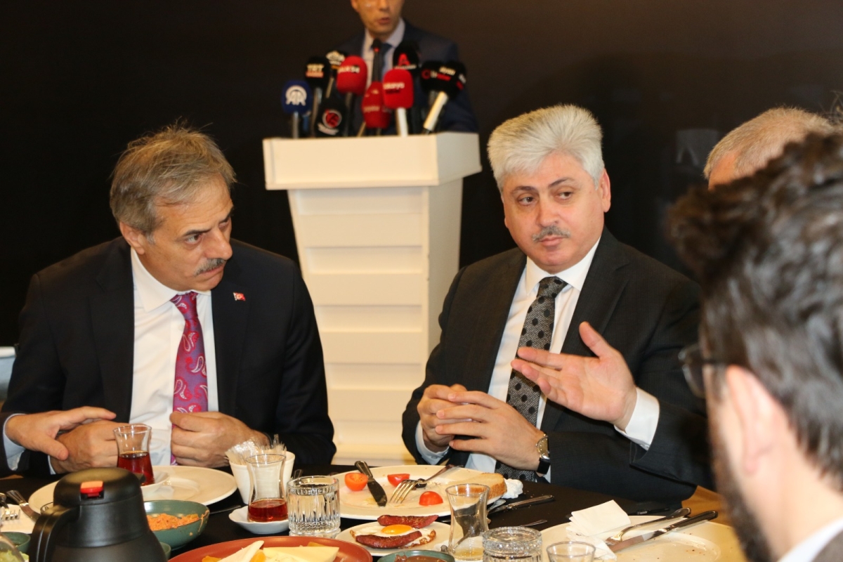 Sakarya'da Birlik ve Beraberlik Mesajı: İktidar ve Sivil Toplum Bir Araya Gelerek 10 Ocak Çalışan Gazeteciler Günü Kutlandı (İŞTE GÜNÜN ÖNE ÇIKAN FOTOĞRAF KARELERİ )