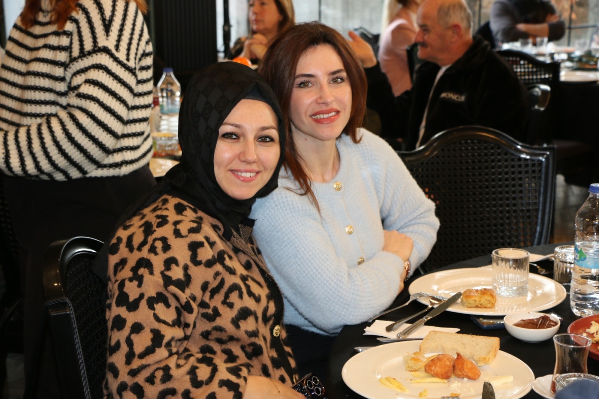Sakarya'da Birlik ve Beraberlik Mesajı: İktidar ve Sivil Toplum Bir Araya Gelerek 10 Ocak Çalışan Gazeteciler Günü Kutlandı (İŞTE GÜNÜN ÖNE ÇIKAN FOTOĞRAF KARELERİ )