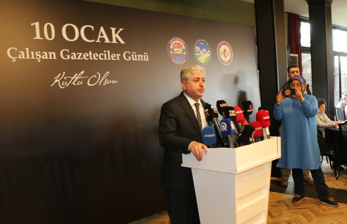 Sakarya'da Birlik ve Beraberlik Mesajı: İktidar ve Sivil Toplum Bir Araya Gelerek 10 Ocak Çalışan Gazeteciler Günü Kutlandı (İŞTE GÜNÜN ÖNE ÇIKAN FOTOĞRAF KARELERİ )
