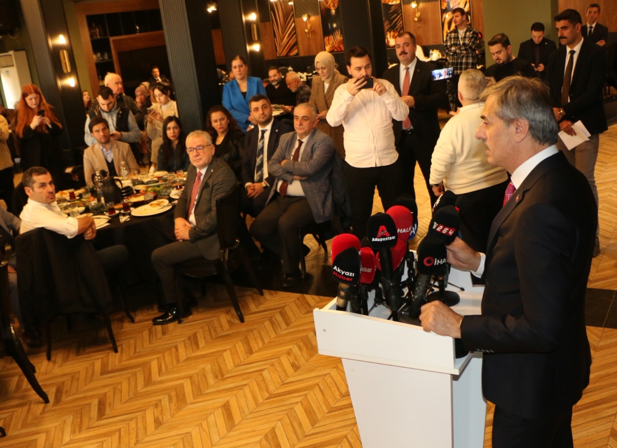 Sakarya'da Birlik ve Beraberlik Mesajı: İktidar ve Sivil Toplum Bir Araya Gelerek 10 Ocak Çalışan Gazeteciler Günü Kutlandı (İŞTE GÜNÜN ÖNE ÇIKAN FOTOĞRAF KARELERİ )