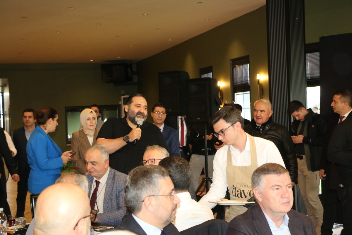 Sakarya'da Birlik ve Beraberlik Mesajı: İktidar ve Sivil Toplum Bir Araya Gelerek 10 Ocak Çalışan Gazeteciler Günü Kutlandı (İŞTE GÜNÜN ÖNE ÇIKAN FOTOĞRAF KARELERİ )