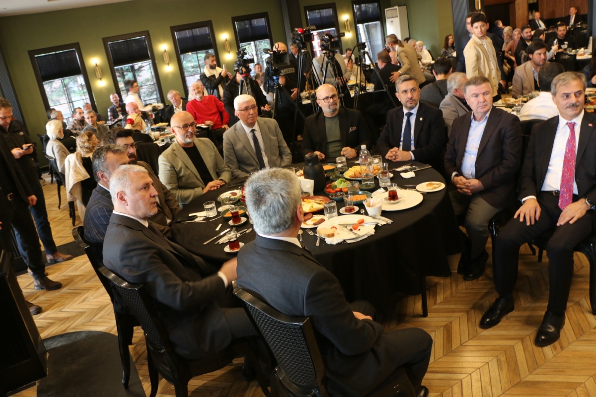 Sakarya'da Birlik ve Beraberlik Mesajı: İktidar ve Sivil Toplum Bir Araya Gelerek 10 Ocak Çalışan Gazeteciler Günü Kutlandı (İŞTE GÜNÜN ÖNE ÇIKAN FOTOĞRAF KARELERİ )