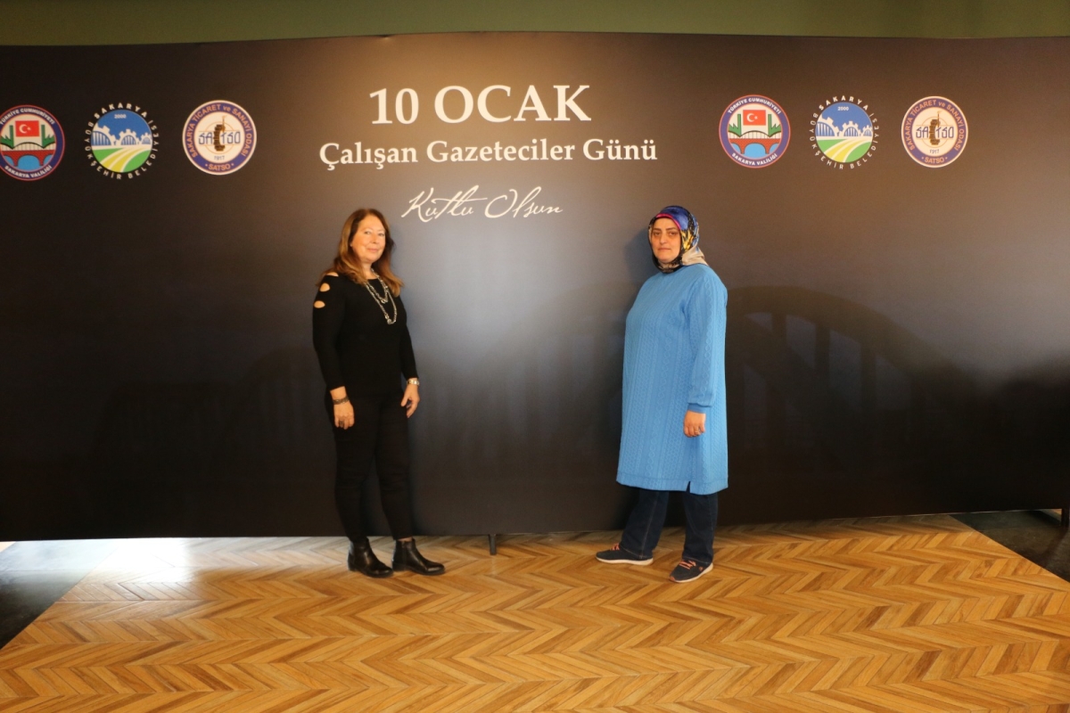 Sakarya'da Birlik ve Beraberlik Mesajı: İktidar ve Sivil Toplum Bir Araya Gelerek 10 Ocak Çalışan Gazeteciler Günü Kutlandı (İŞTE GÜNÜN ÖNE ÇIKAN FOTOĞRAF KARELERİ )