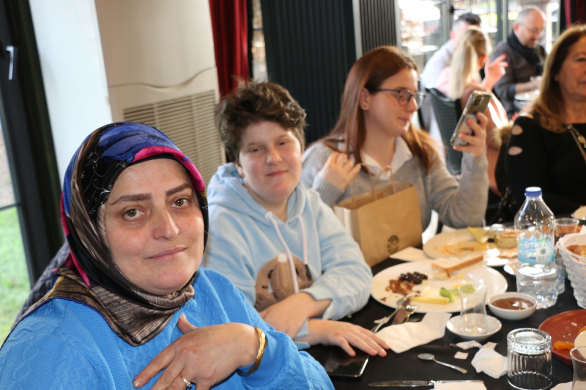 Sakarya'da Birlik ve Beraberlik Mesajı: İktidar ve Sivil Toplum Bir Araya Gelerek 10 Ocak Çalışan Gazeteciler Günü Kutlandı (İŞTE GÜNÜN ÖNE ÇIKAN FOTOĞRAF KARELERİ )