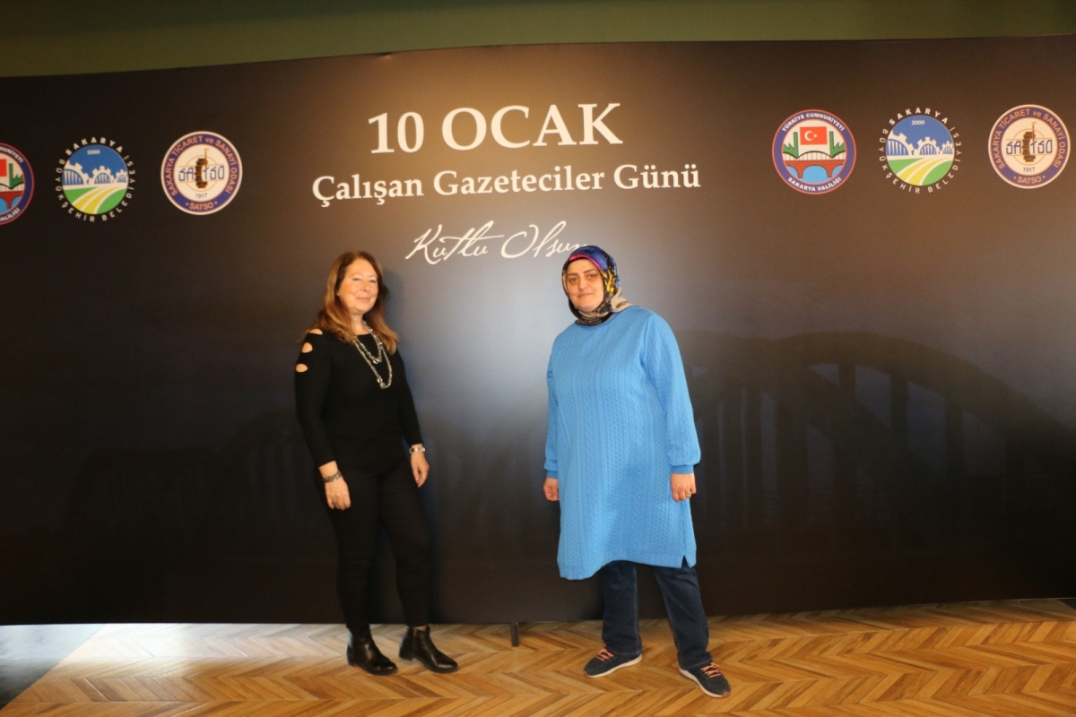 Sakarya'da Birlik ve Beraberlik Mesajı: İktidar ve Sivil Toplum Bir Araya Gelerek 10 Ocak Çalışan Gazeteciler Günü Kutlandı (İŞTE GÜNÜN ÖNE ÇIKAN FOTOĞRAF KARELERİ )