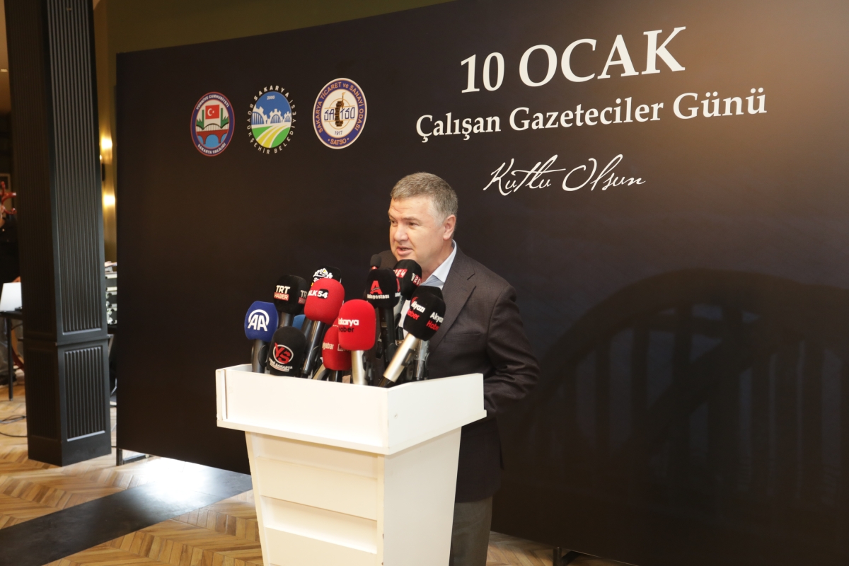 Sakarya'da Birlik ve Beraberlik Mesajı: İktidar ve Sivil Toplum Bir Araya Gelerek 10 Ocak Çalışan Gazeteciler Günü Kutlandı (İŞTE GÜNÜN ÖNE ÇIKAN FOTOĞRAF KARELERİ )