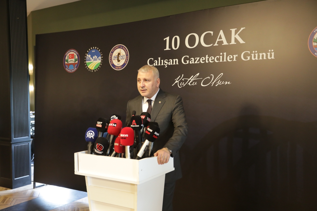 Sakarya'da Birlik ve Beraberlik Mesajı: İktidar ve Sivil Toplum Bir Araya Gelerek 10 Ocak Çalışan Gazeteciler Günü Kutlandı (İŞTE GÜNÜN ÖNE ÇIKAN FOTOĞRAF KARELERİ )