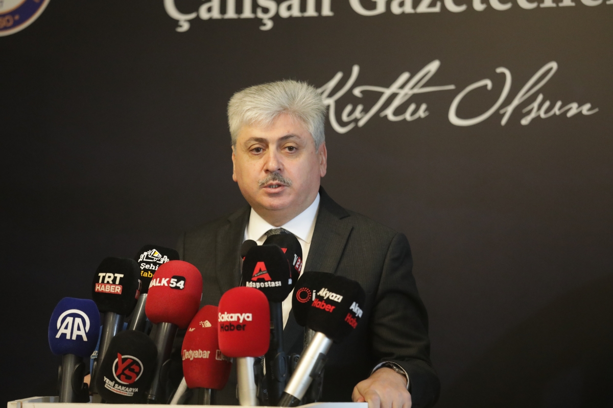 Sakarya'da Birlik ve Beraberlik Mesajı: İktidar ve Sivil Toplum Bir Araya Gelerek 10 Ocak Çalışan Gazeteciler Günü Kutlandı (İŞTE GÜNÜN ÖNE ÇIKAN FOTOĞRAF KARELERİ )