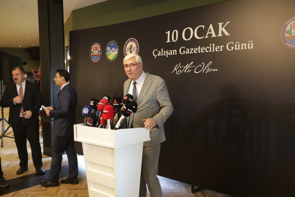 Sakarya'da Birlik ve Beraberlik Mesajı: İktidar ve Sivil Toplum Bir Araya Gelerek 10 Ocak Çalışan Gazeteciler Günü Kutlandı (İŞTE GÜNÜN ÖNE ÇIKAN FOTOĞRAF KARELERİ )