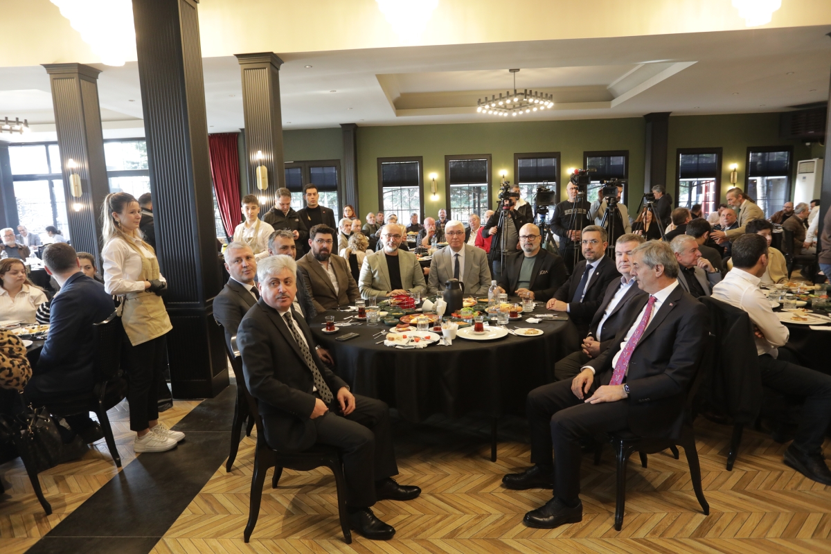 Sakarya'da Birlik ve Beraberlik Mesajı: İktidar ve Sivil Toplum Bir Araya Gelerek 10 Ocak Çalışan Gazeteciler Günü Kutlandı (İŞTE GÜNÜN ÖNE ÇIKAN FOTOĞRAF KARELERİ )