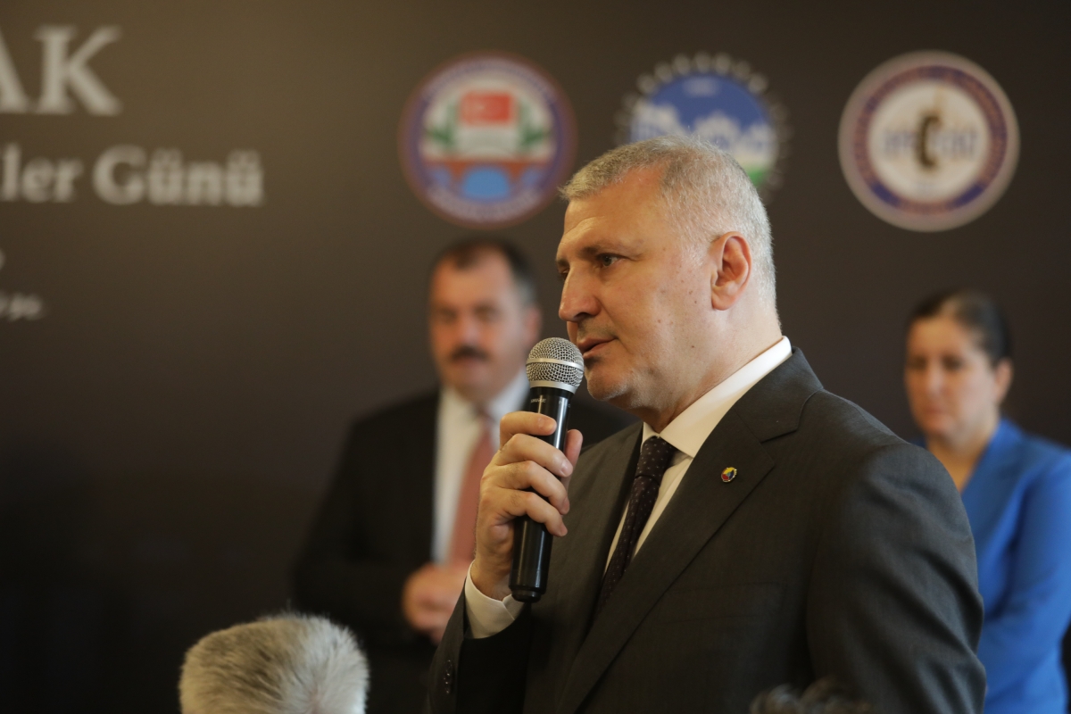 Sakarya'da Birlik ve Beraberlik Mesajı: İktidar ve Sivil Toplum Bir Araya Gelerek 10 Ocak Çalışan Gazeteciler Günü Kutlandı (İŞTE GÜNÜN ÖNE ÇIKAN FOTOĞRAF KARELERİ )