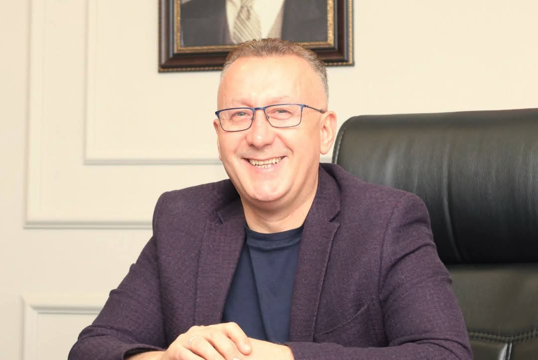 11 Ocak 2025 Cumartesi günü yapılan Adapazarı Muhtarlar Derneği seçimlerini kazanan Bayram Demirci ve Yönetim Kurulu ilk ziyaretini Adapazarı Belediye Başkanı Mutlu Işıksu'ya yaptı. ( İŞTE GÜNÜN ÖNE ÇIKAN FOTOĞRAF KARELERİ )